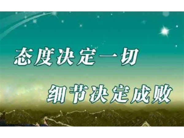 滚滚浓烟中，勇敢的身影