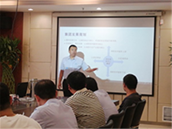 扬起理想的风帆，满载幸福的梦想